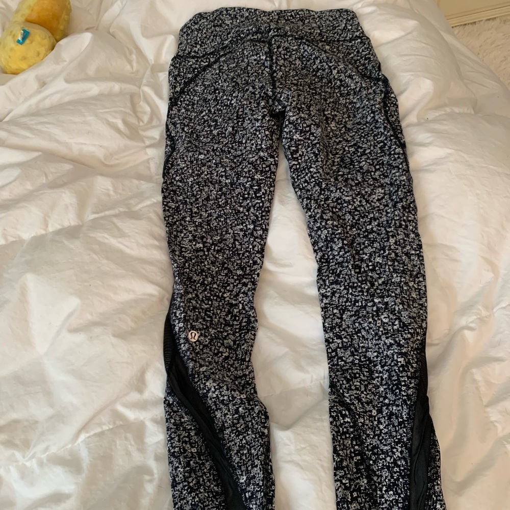 Lululemon Black & White Floral Print Leggings